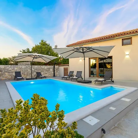 Villa Anita - By Istrialux Krmed